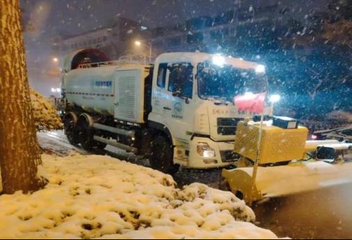 寒潮下的城市运营答卷：泰安市东岳城市服务有限公司抓实城区除雪作业，百姓出行更加安全、更加放心