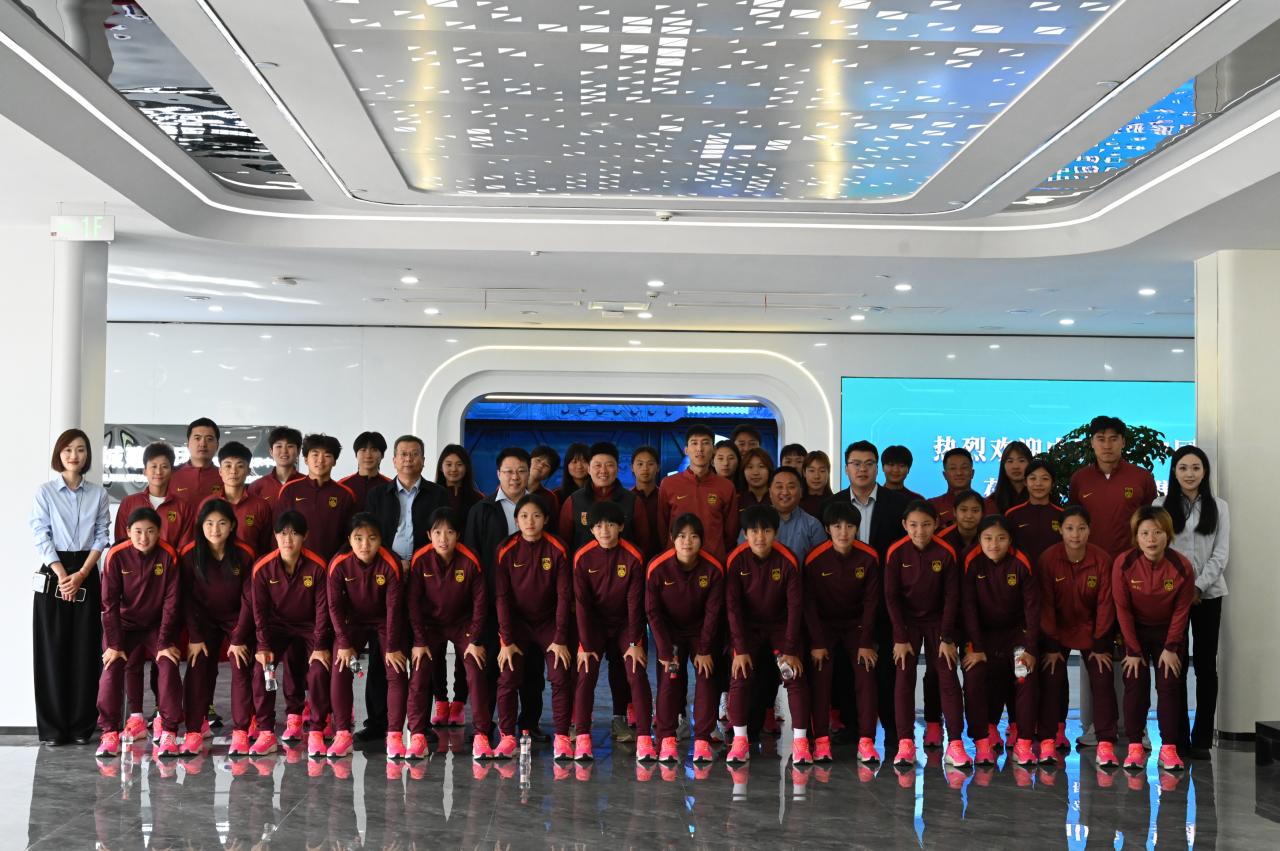 中国女足U17国家队走进泰山城建集团：共话足球精神与创新理念